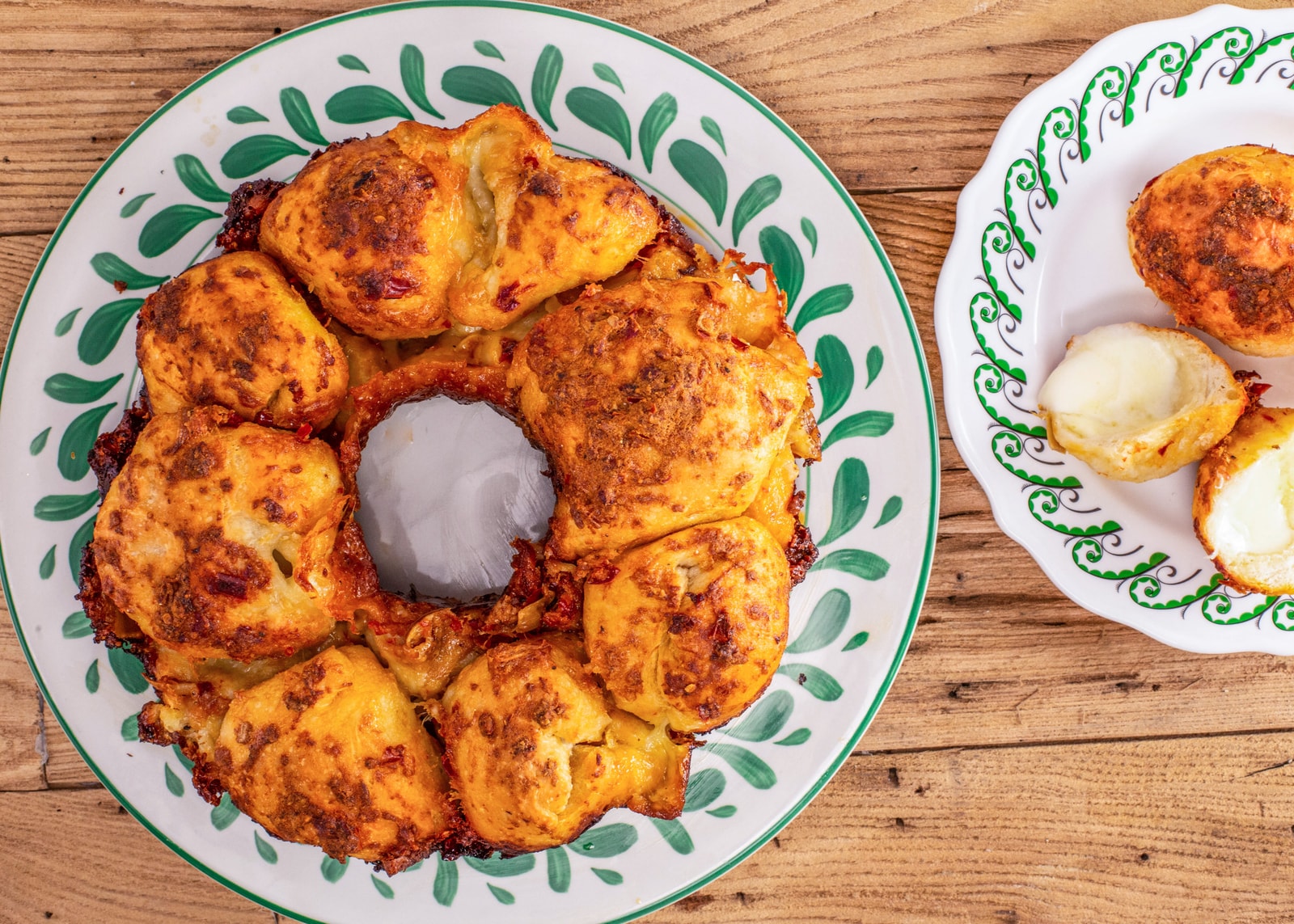 Golden garlic pull-apart bread